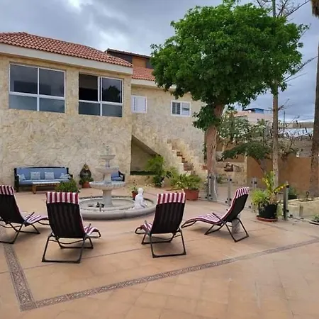 Montana Luna House With Гостевой дом *